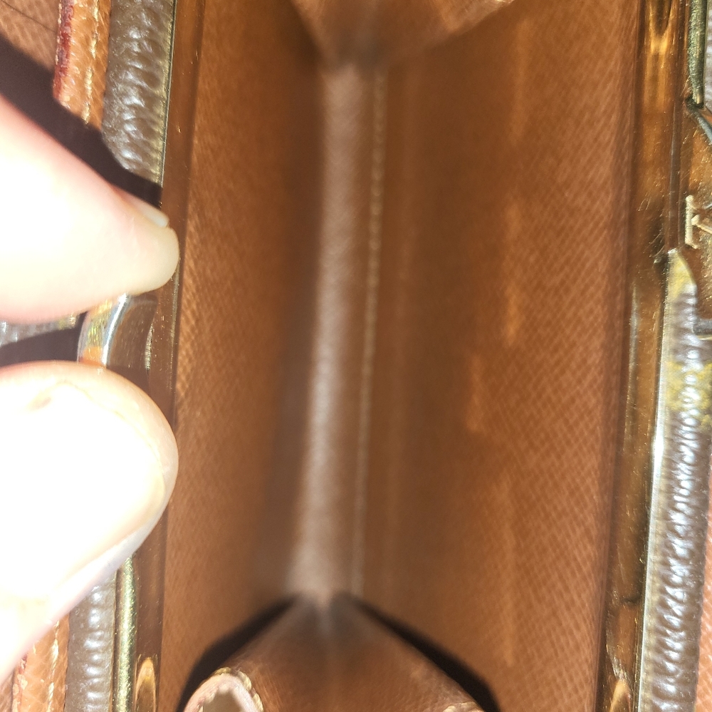 Authentic vintage Louis Vuitton small monogram kisslock compact wallet - Picture 6 of 7